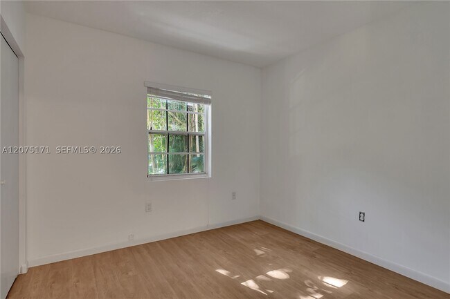 Building Photo - 2560 Tigertail 10