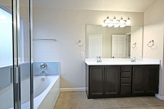 Building Photo - 934 Avery Pkwy