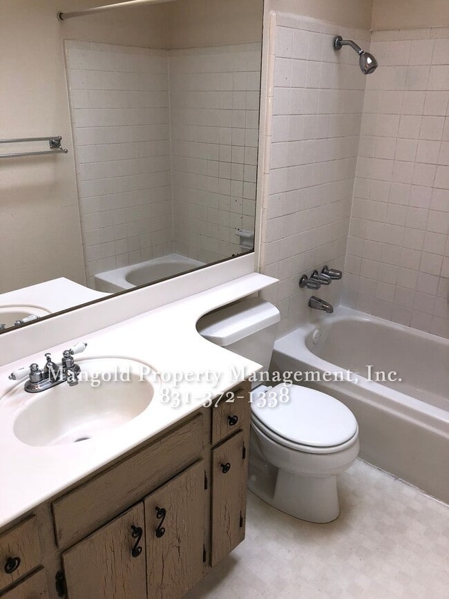 Building Photo - Charming 2-Bed 1-Bath Home with Vaulted Ce...