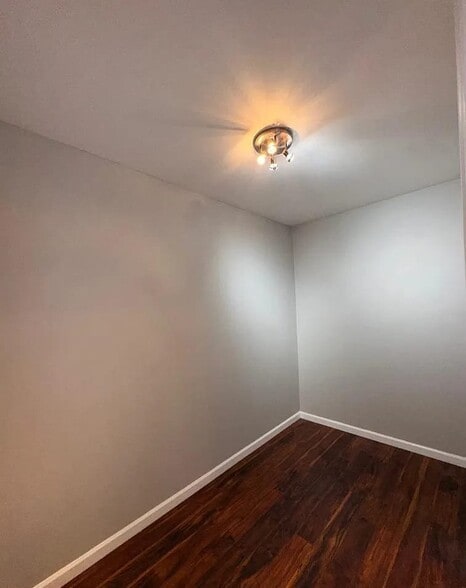 Building Photo - 503 N Lakewood Ave