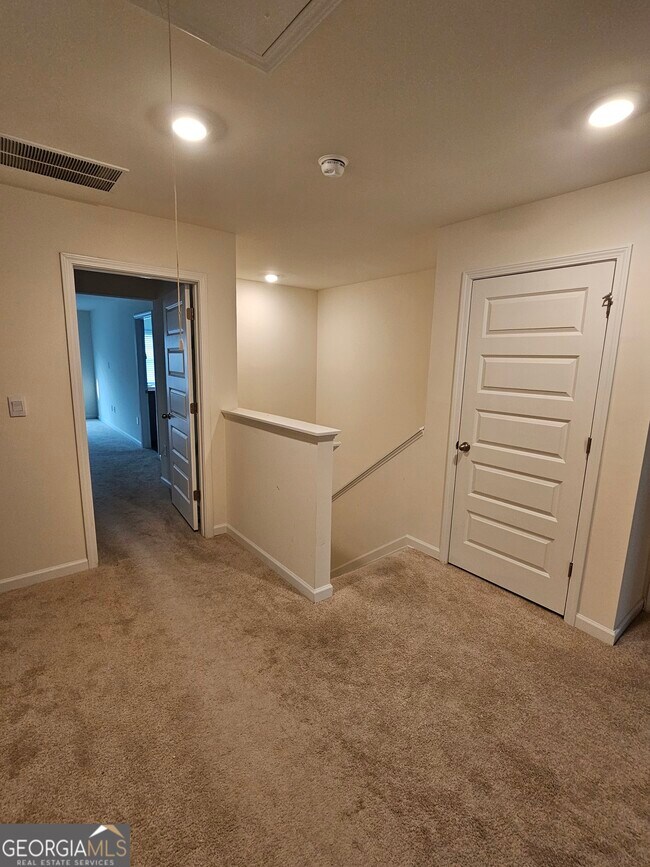 Building Photo - 190 Hampton Cir