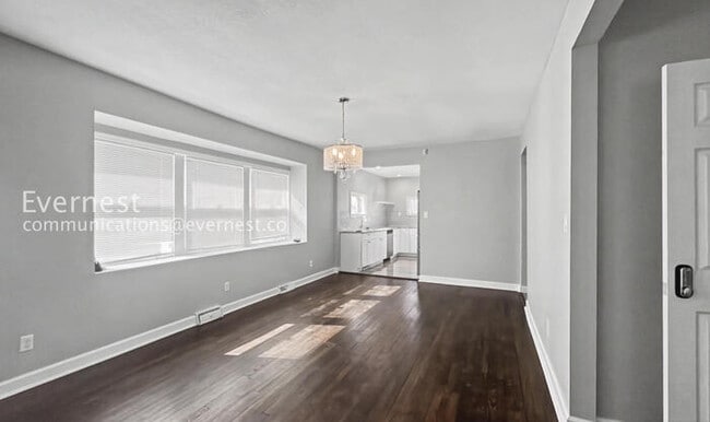 Building Photo - 4 Bed/3 Bath Home with In-Unit Laundry / Available Now!