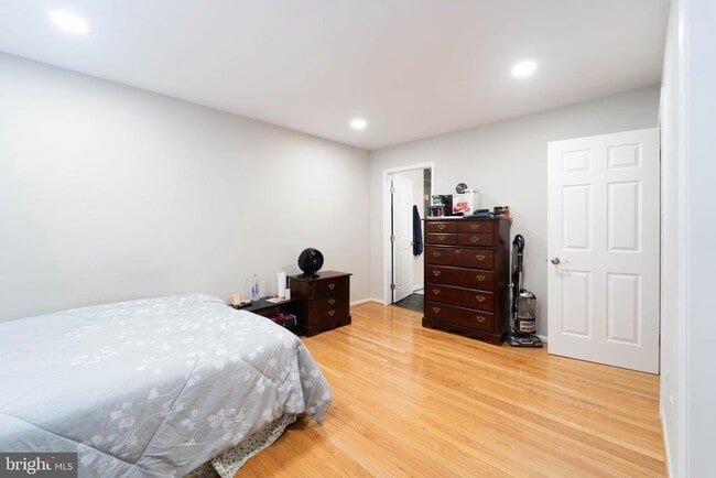 Building Photo - 4541 Ravensworth Rd