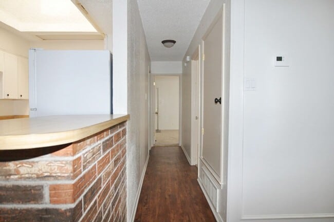 Building Photo - 108 Navajo Dr