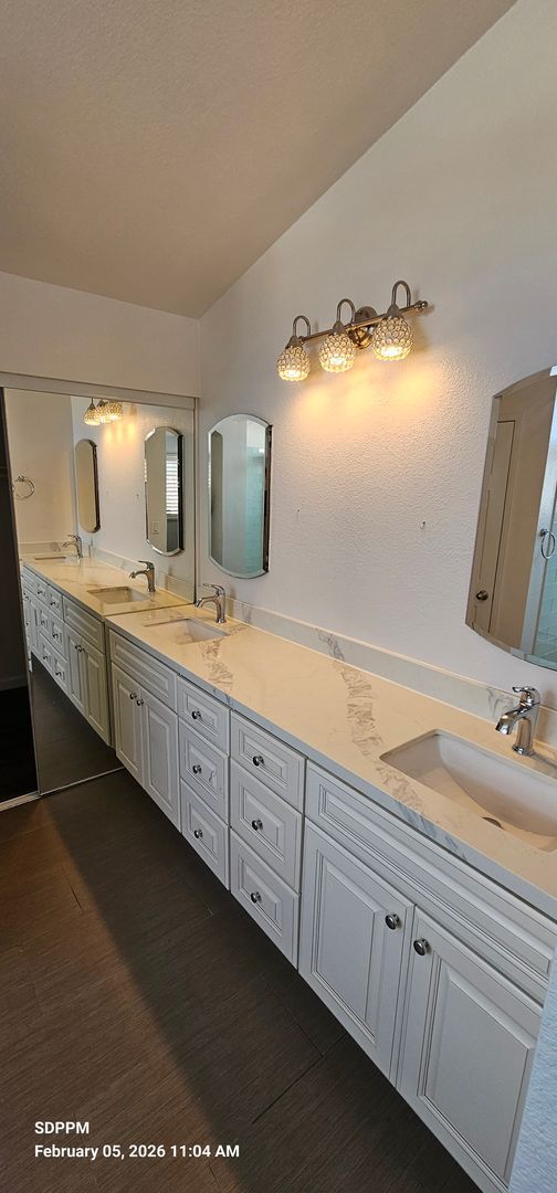 Building Photo - NORTH MIRA MESA / SAN DIEGO - Nice Renovated 4 Bedroom / 2.5 Bath House.  AVAILABLE 02/16/2026