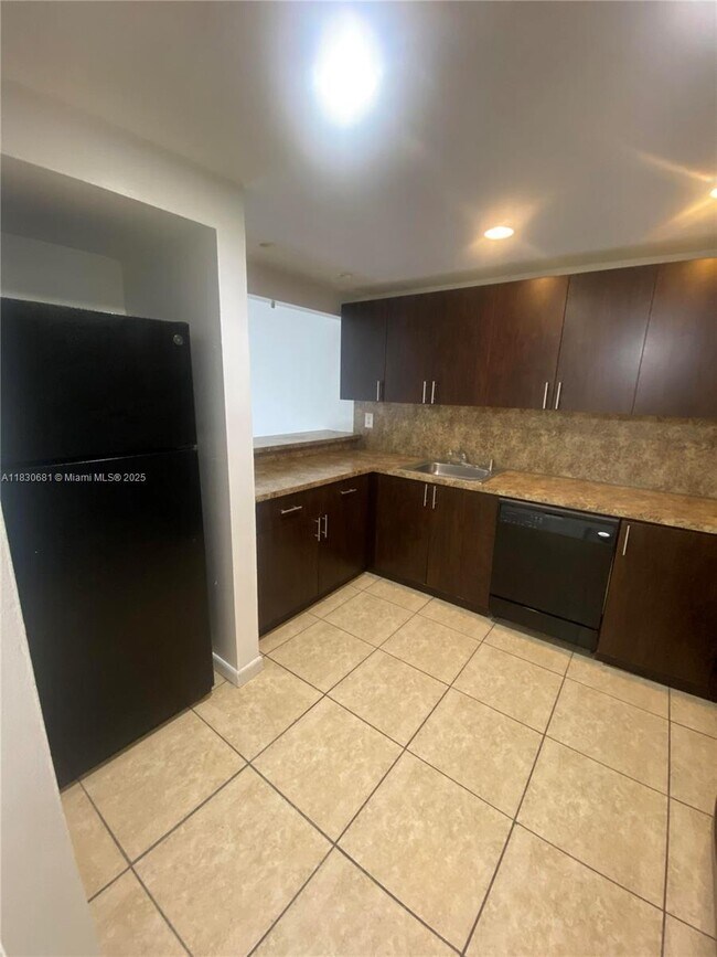Building Photo - 6930 Miami Gardens Dr