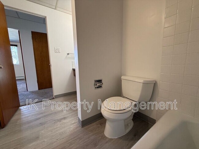 Building Photo - 1110 2nd Ave S