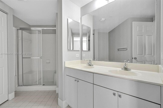 Building Photo - 17150 N Bay Rd