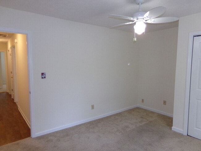 Building Photo - Just minutes from Cherry Point MCAS