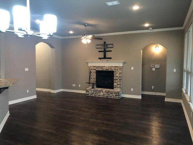 Building Photo - Beautiful 3 Bedroom home in Hallsville ISD