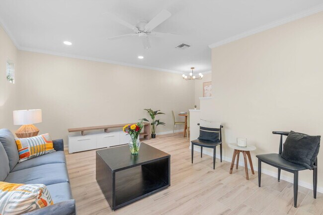 Building Photo - 1541 NE 15th Ave