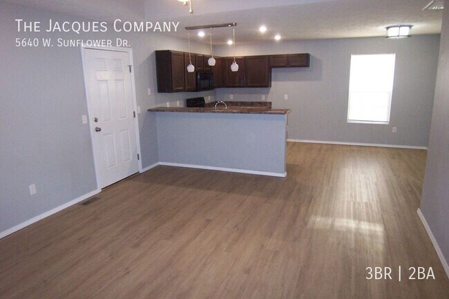 Building Photo - 5640 W Sunflower Dr