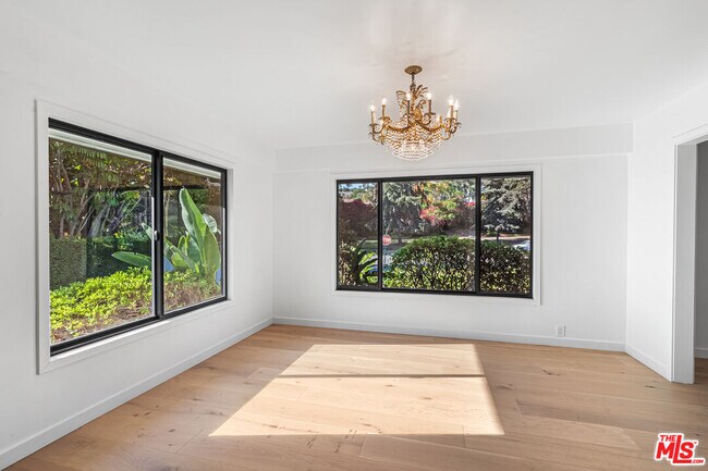 Building Photo - 5160 Los Feliz Blvd