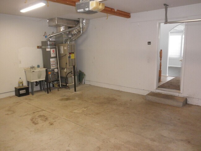 Building Photo - Updated