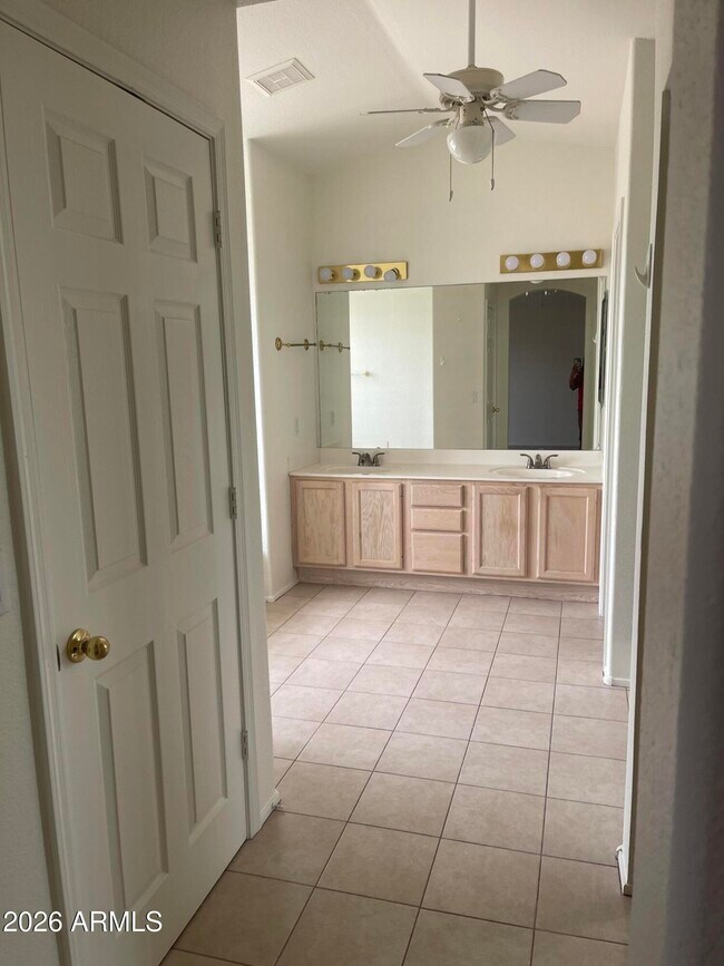 Building Photo - 4727 E Goldfinch Gate Ln
