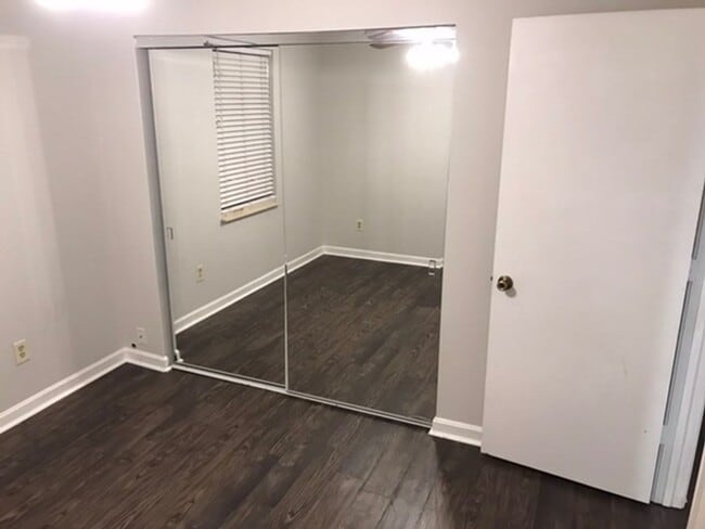 Building Photo - Beautiful First Floor Condo