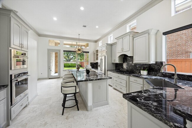 Building Photo - 5826 Santa Fe Springs Dr