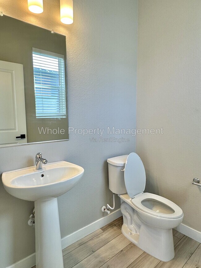 Building Photo - 1580 W 68th Ave