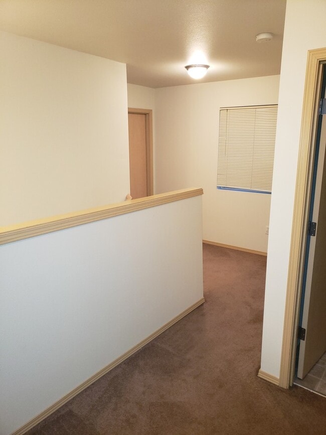 Building Photo - Gem Heights Spaciousness