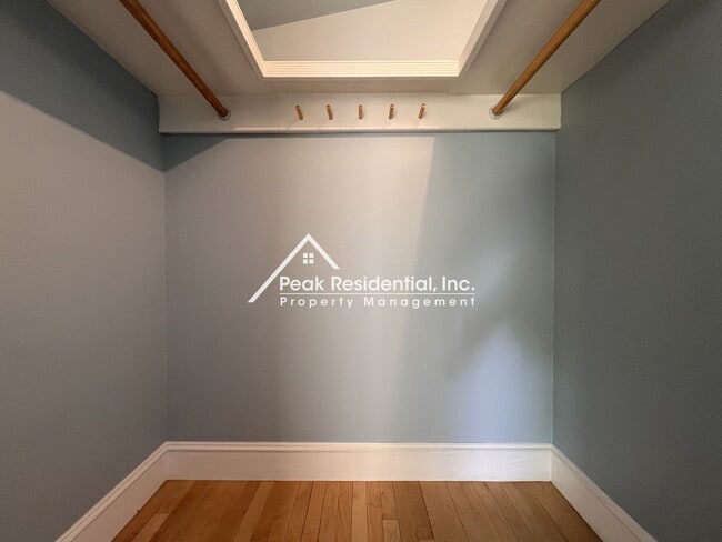 Building Photo - 6101 Mariposa Ave