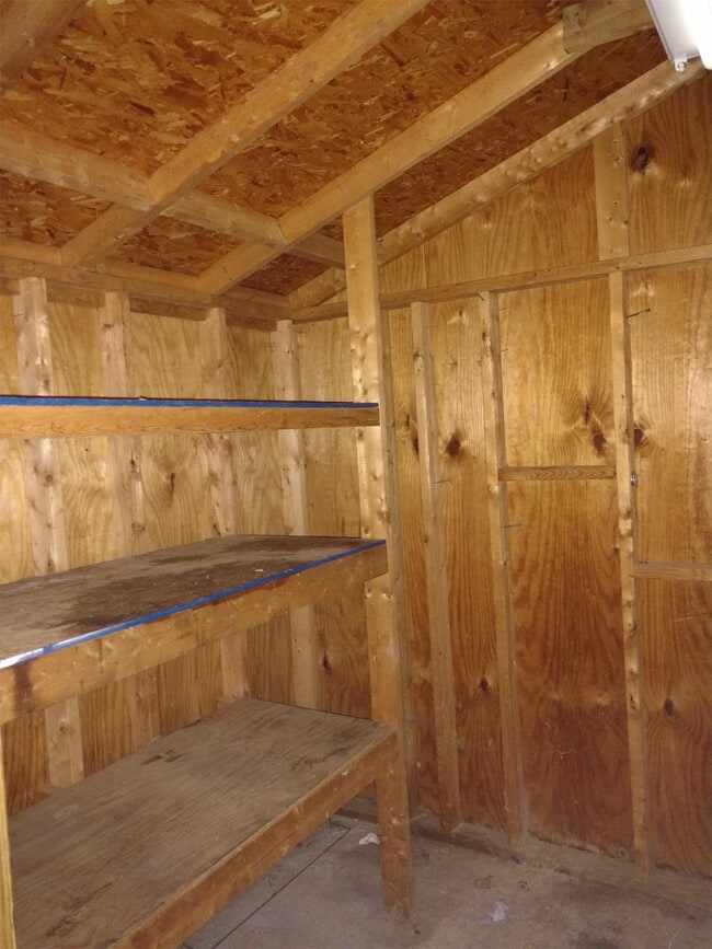 Building Photo - 557 Eagle Dr