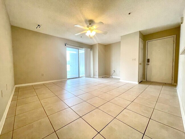 Building Photo - Spacious 1B/1B Unfurnished Condo near Beach in the Heart of Destin!