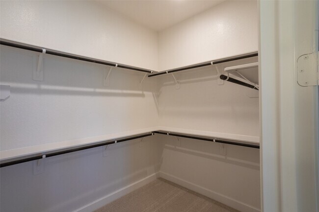 Building Photo - 18459 Chameleon Ct