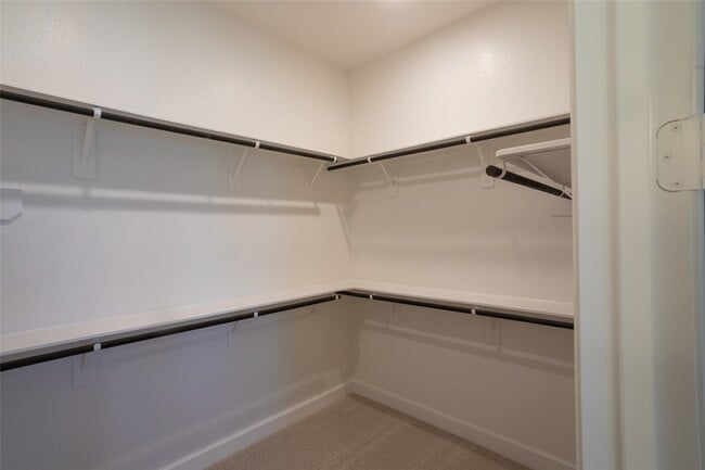 Building Photo - 5445 E Forest Rd