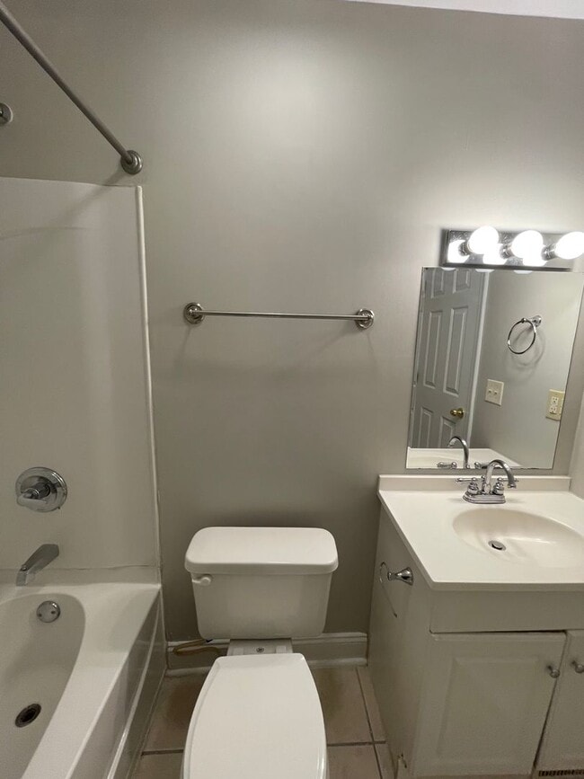 Building Photo - 2bd/1.5ba Townhome super close to CMC, HGT...