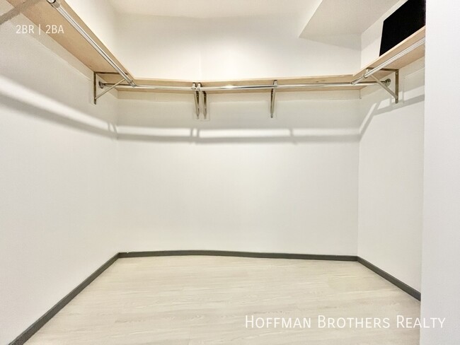 Building Photo - 1065 S Wooster St