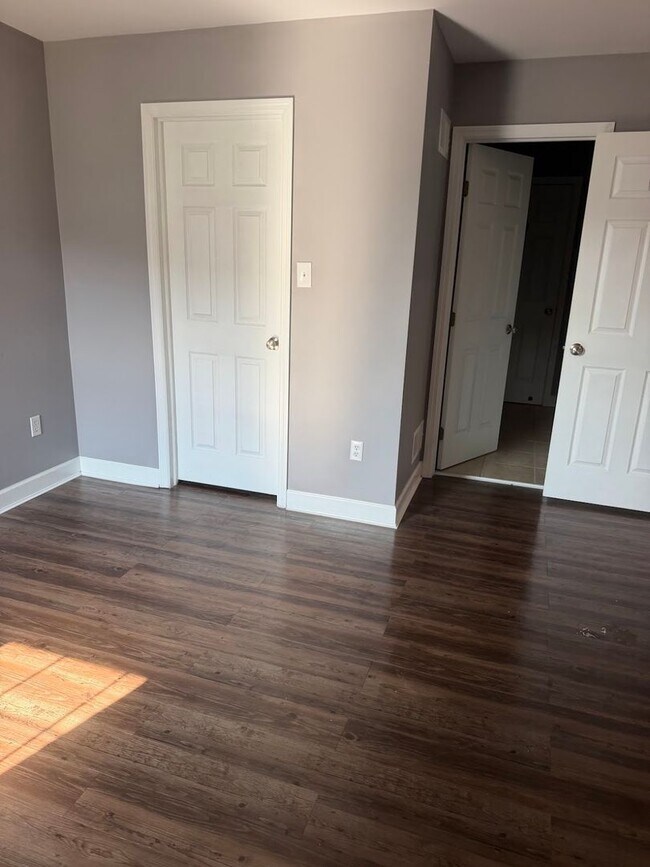 Building Photo - Beautiful 5 Bedroom, 3.5 Bathroom Home for Rent
