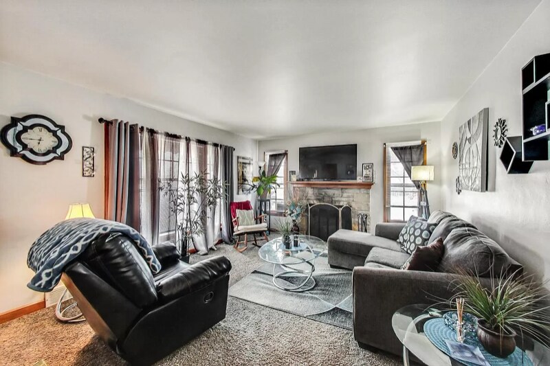 Building Photo - 2402 S 83rd St