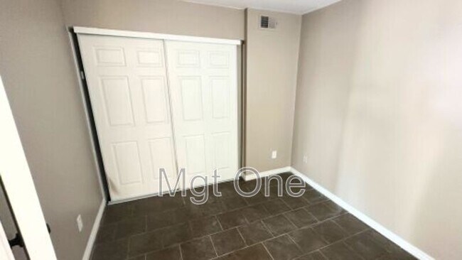 Building Photo - 15763 Paine St