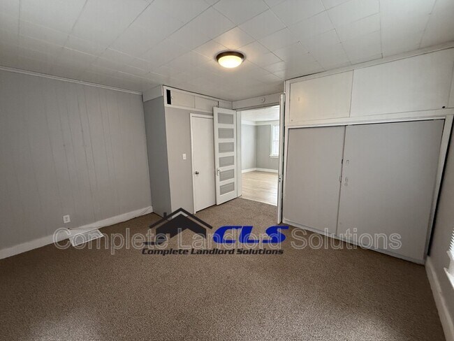 Building Photo - 2401 Garfield Ave