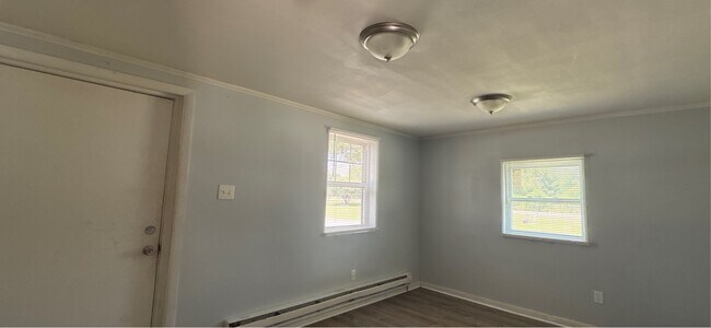 Building Photo - 1110 Charlie Dr