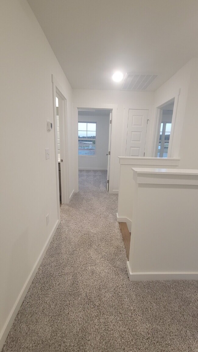 Building Photo - "Charming Newly built 3-Bed Townhouse Retreat with Granite Elegance in Prime Huntsville Location!"