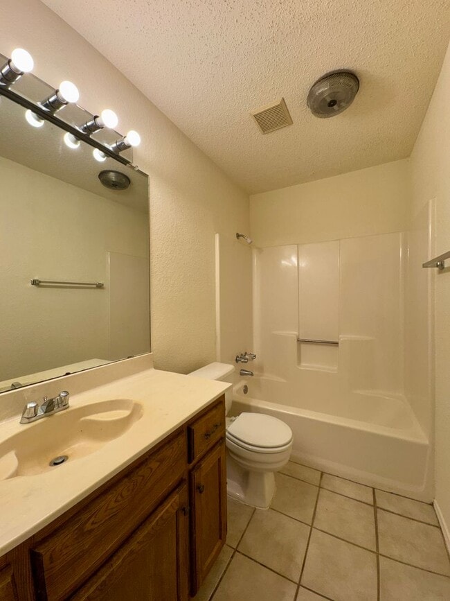 Building Photo - Duplex