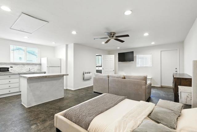 Building Photo - 835 Dewitt Ave