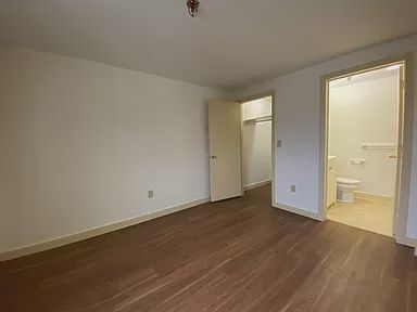 Building Photo - 261 Pine St