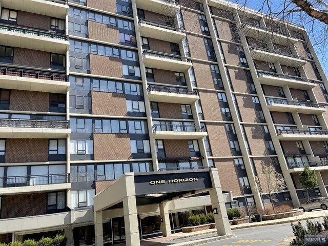 Building Photo - 1 Horizon Rd