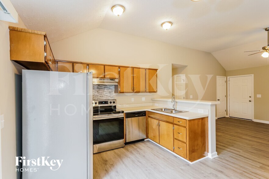 Building Photo - 112 SADDLESTONE Ct S