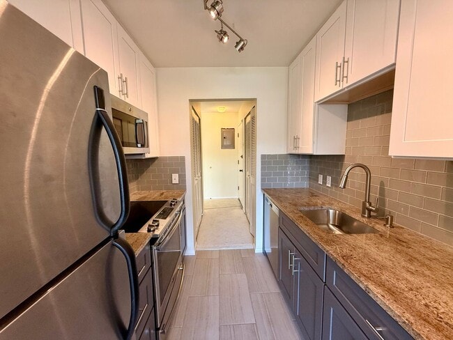 Building Photo - Holly Terrace Condominiums - Magnolia