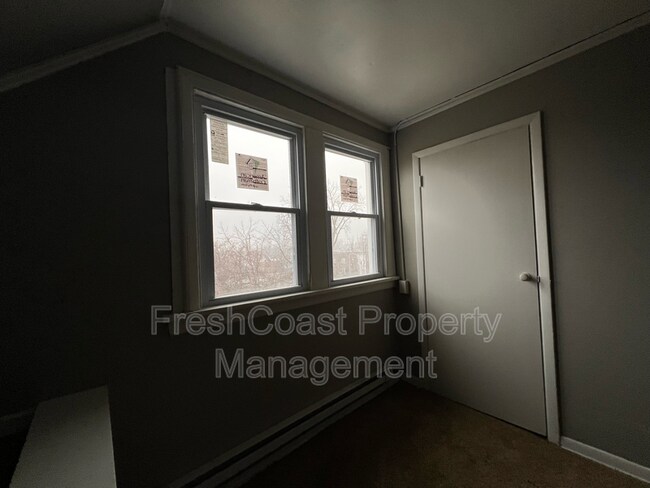 Building Photo - 3402 E 145th St