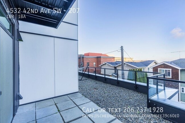 Building Photo - 4532 42nd Ave SW