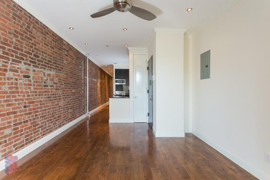 Building Photo - 635 E 6th St