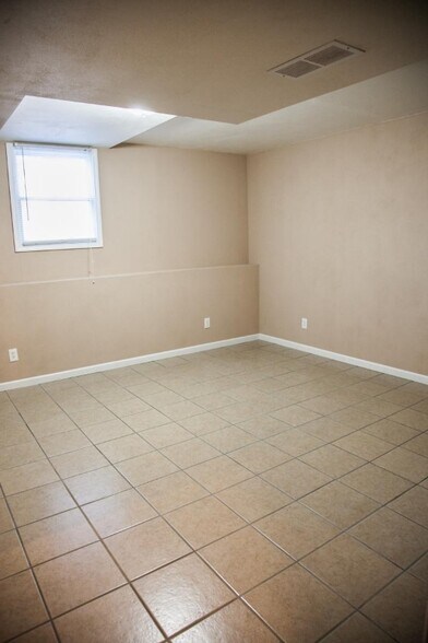 Building Photo - 33 Old Orchard Ln