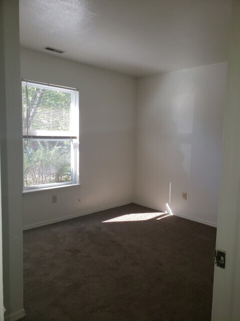 Building Photo - 1302 N Kinser Pike