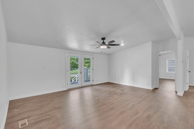 Building Photo - 451 N Hill Rd