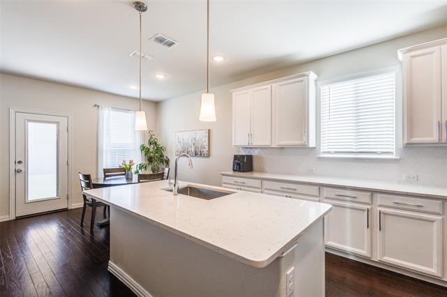 Building Photo - 811 Maverick St