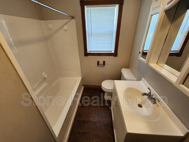 Building Photo - 4433 E Evans Ave
